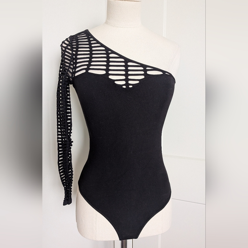 NWOT Bebe One-Shoulder Cutout Lattice Thong Black Bodysuit Small